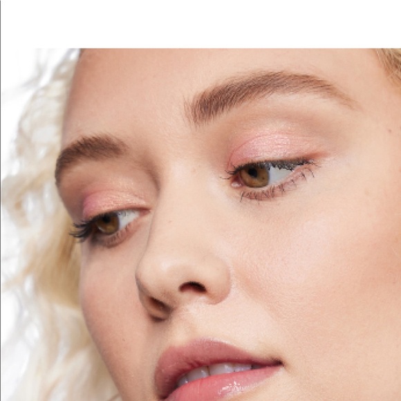 Addison Rae Liquid Eyeshadow - Sunday 3am - Picture 3 of 3